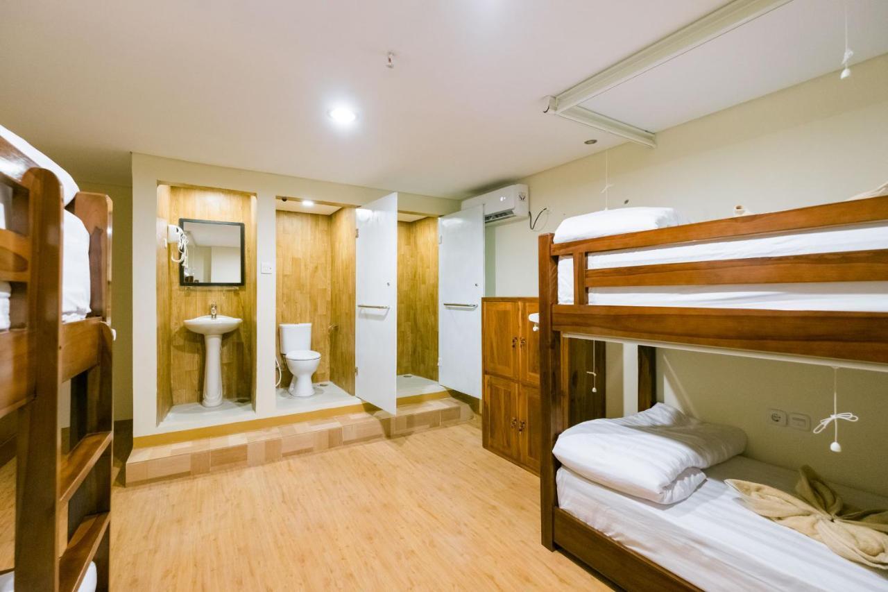 Caroline Hostel Canggu Exteriör bild